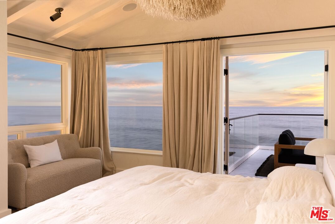 Malibu Colony photo 10