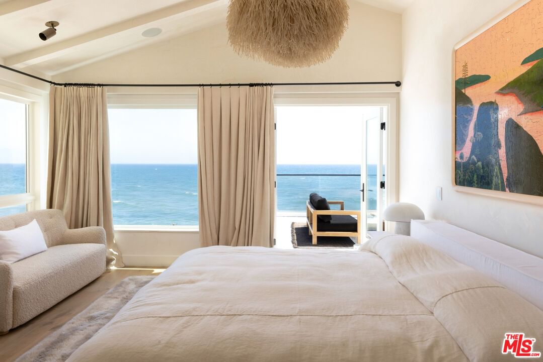 Malibu Colony photo 11