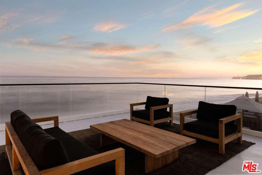 Malibu Colony photo 15