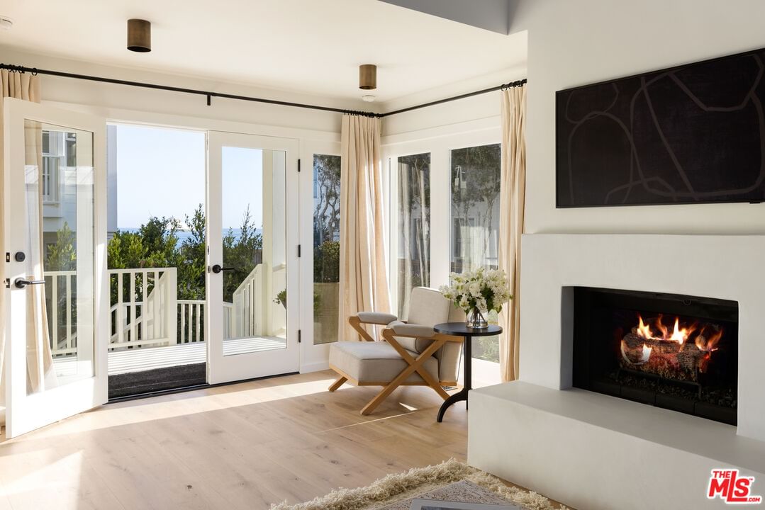 Malibu Colony photo 24