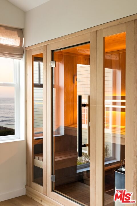 Malibu Colony photo 26