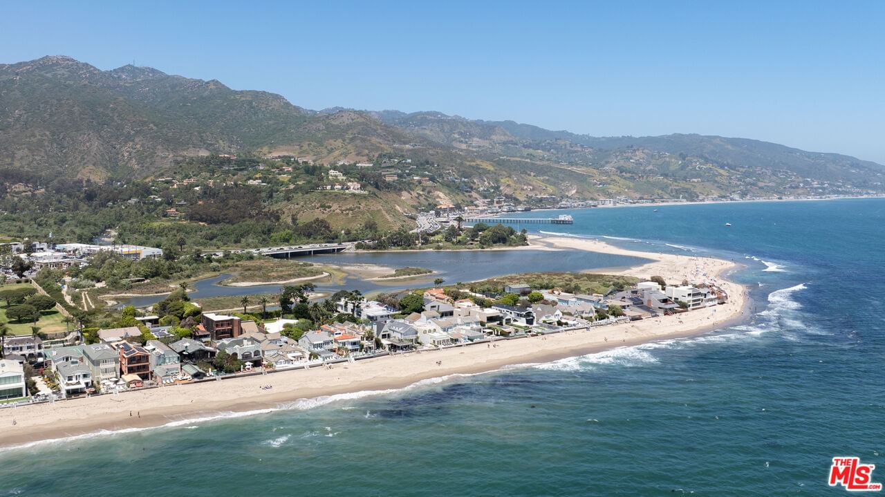 Malibu Colony photo 30