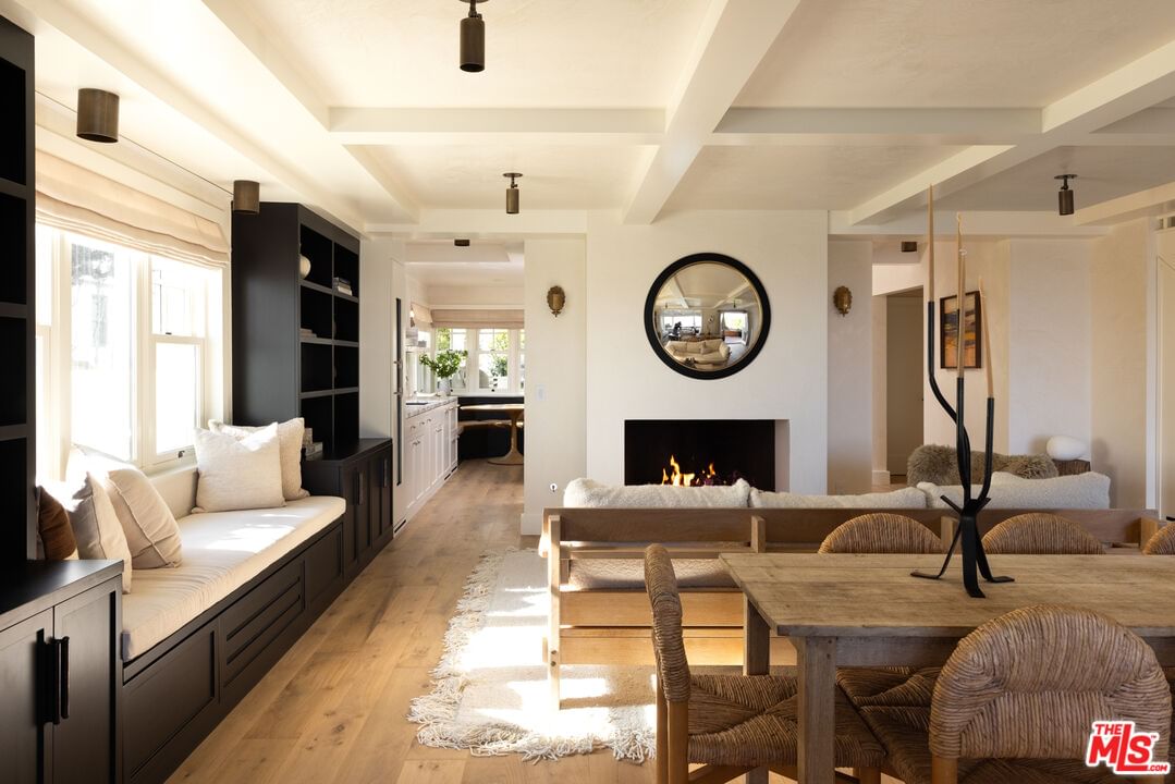 Malibu Colony photo 4