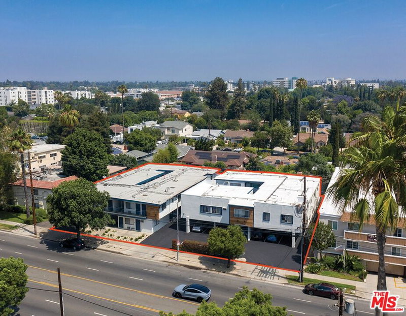 15115 Victory Blvd