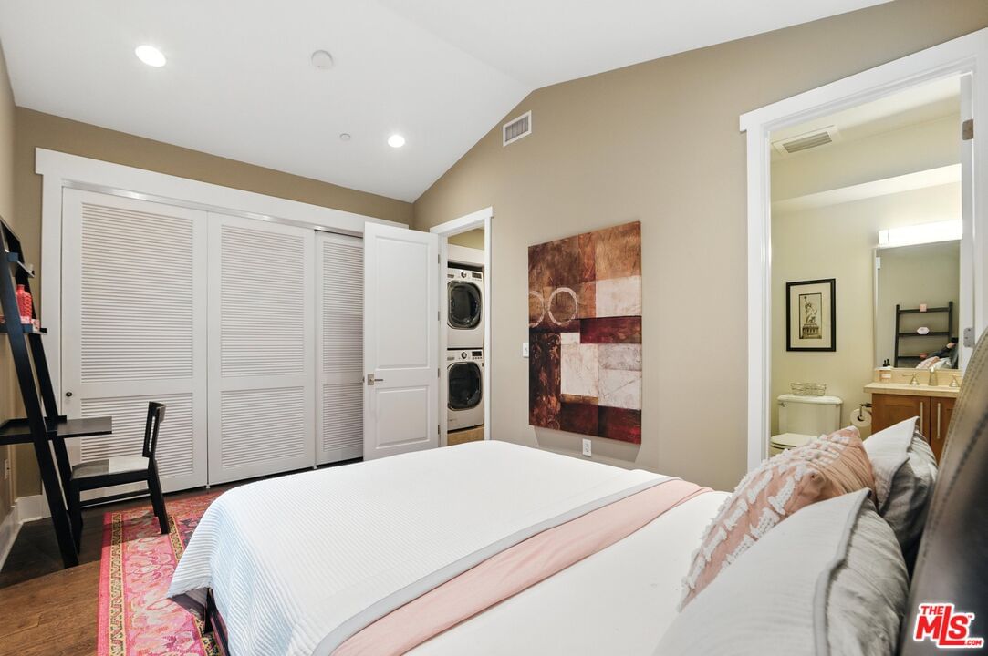 Holly photo 17