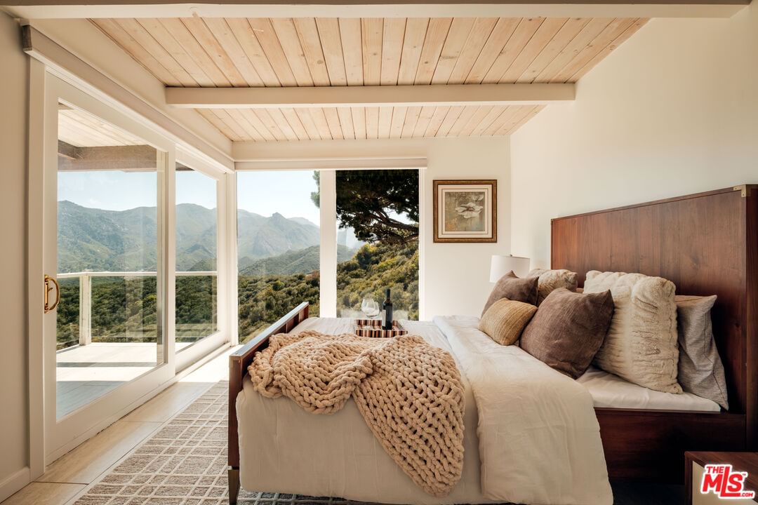 Mulholland photo 22