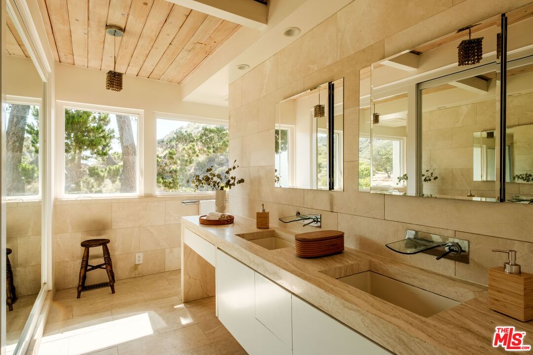 Mulholland photo 28