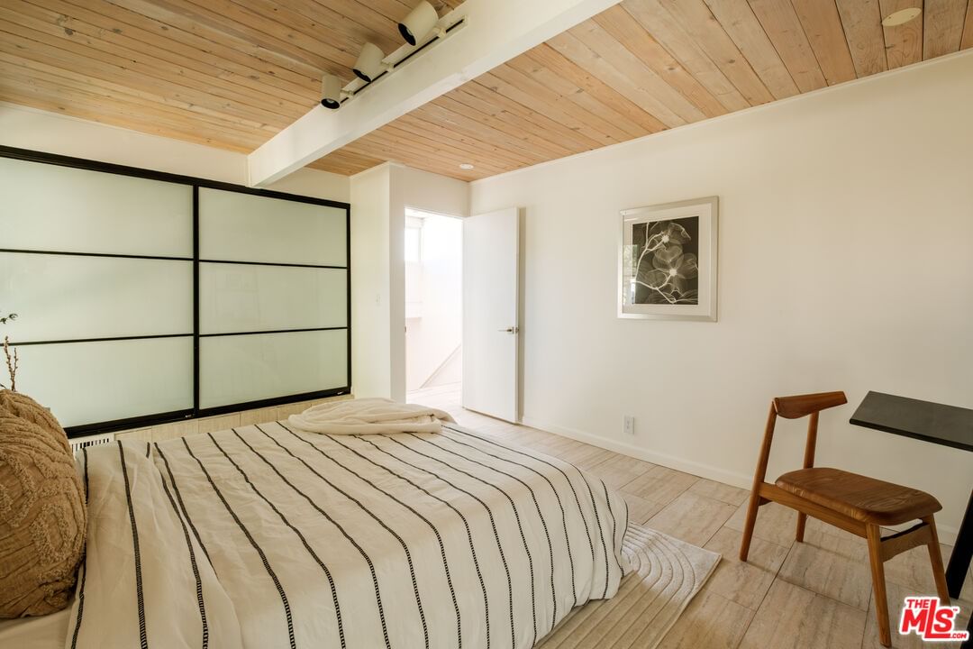 Mulholland photo 38