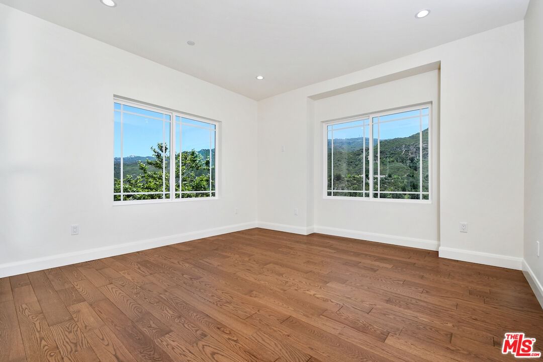 Mulholland photo 50