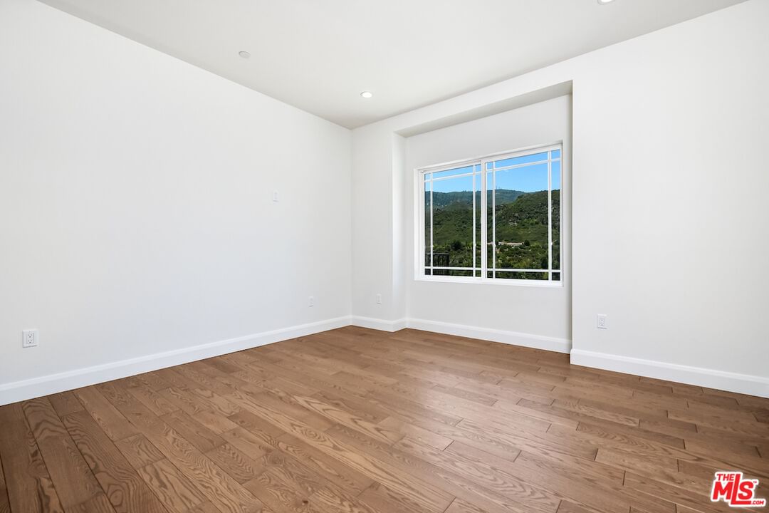 Mulholland photo 52