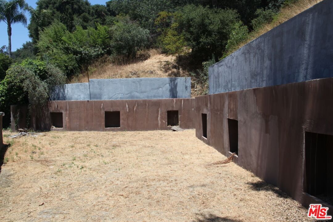 Benedict Canyon photo 10