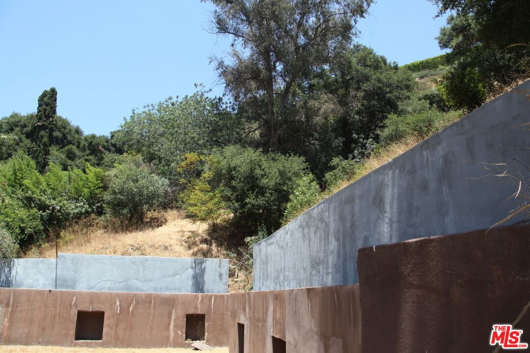 Benedict Canyon photo 13