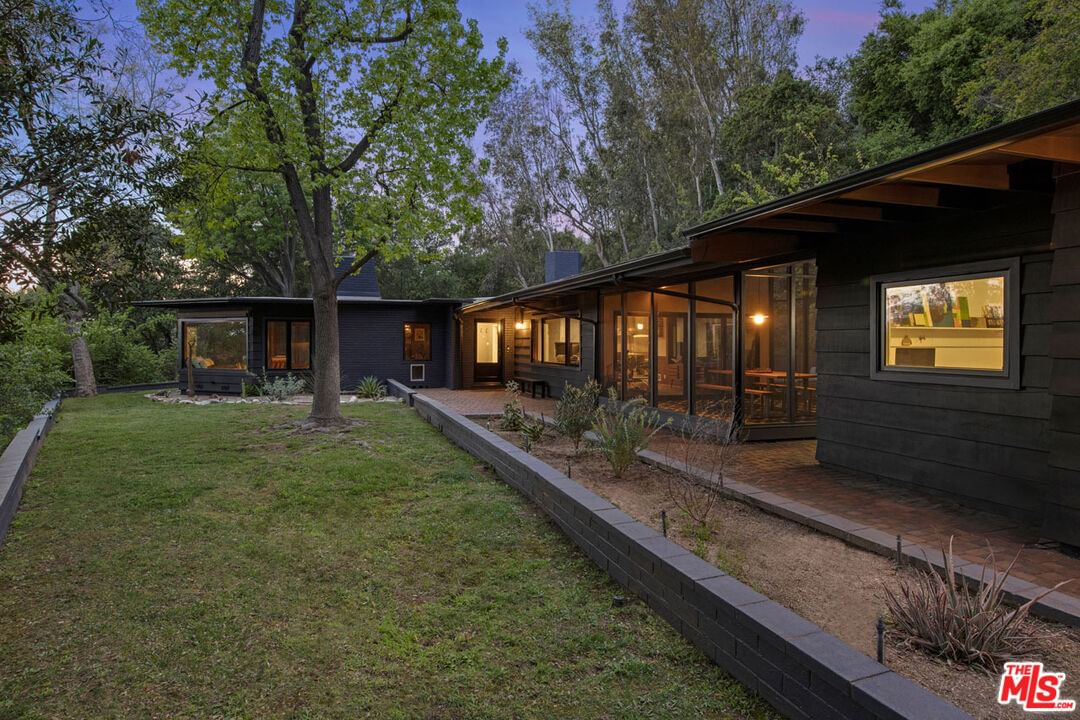 Villa Heights photo 32