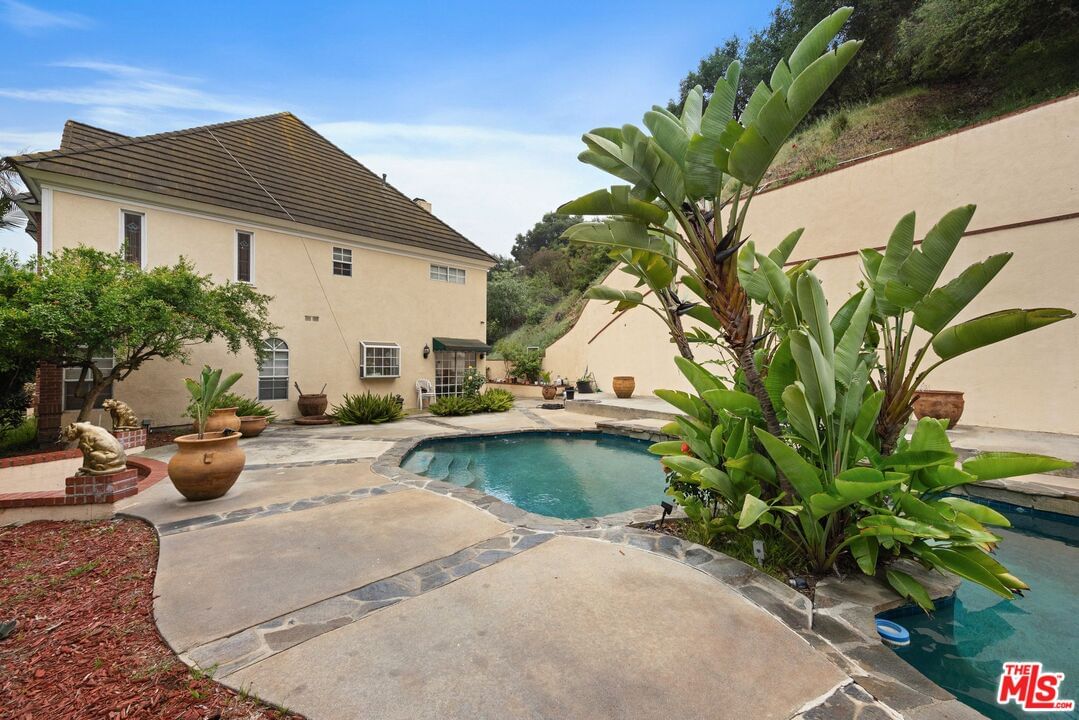 Benedict Canyon photo 54