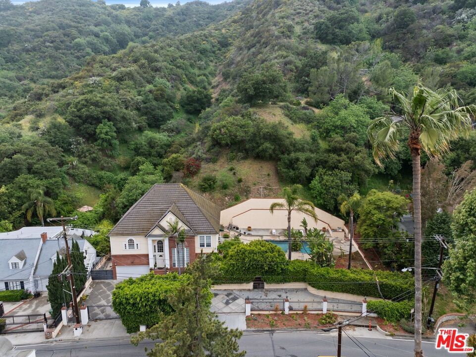 Benedict Canyon photo 59