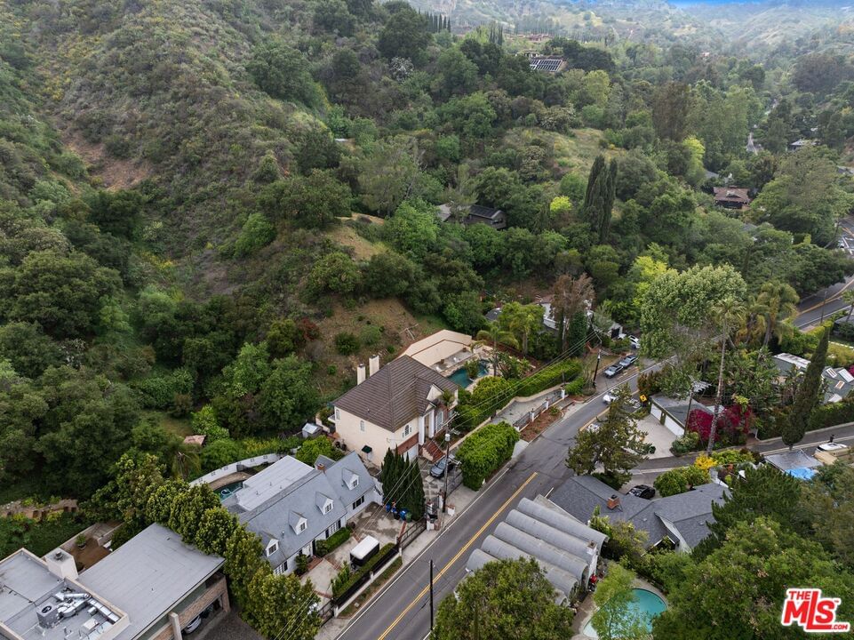 Benedict Canyon photo 61