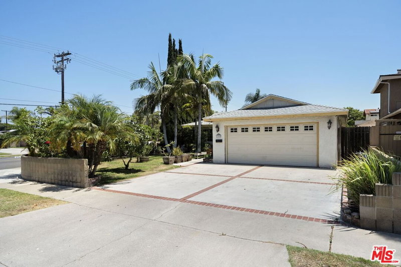 700 Plymouth Pl