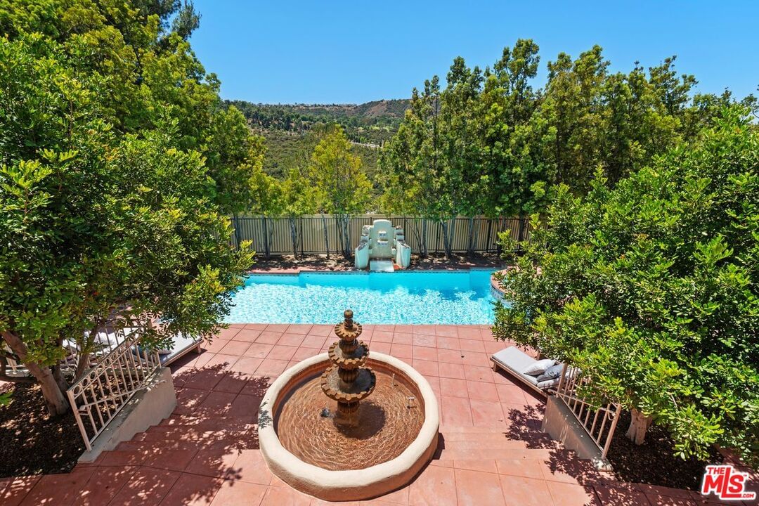 Stratford photo 26