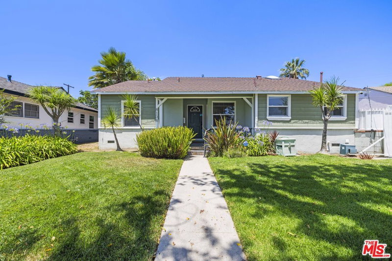 8136 Genesta Ave