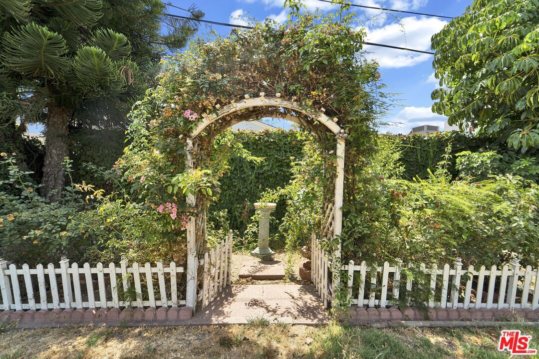 Garden Grove photo 29