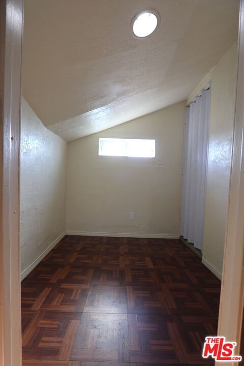 Corinne photo 37