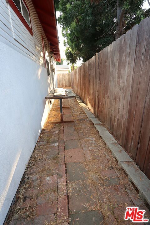 Corinne photo 46