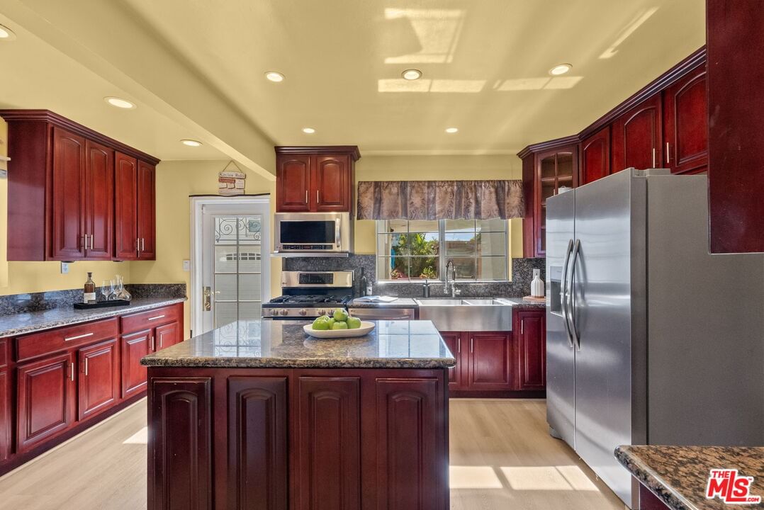 Willowcrest photo 18