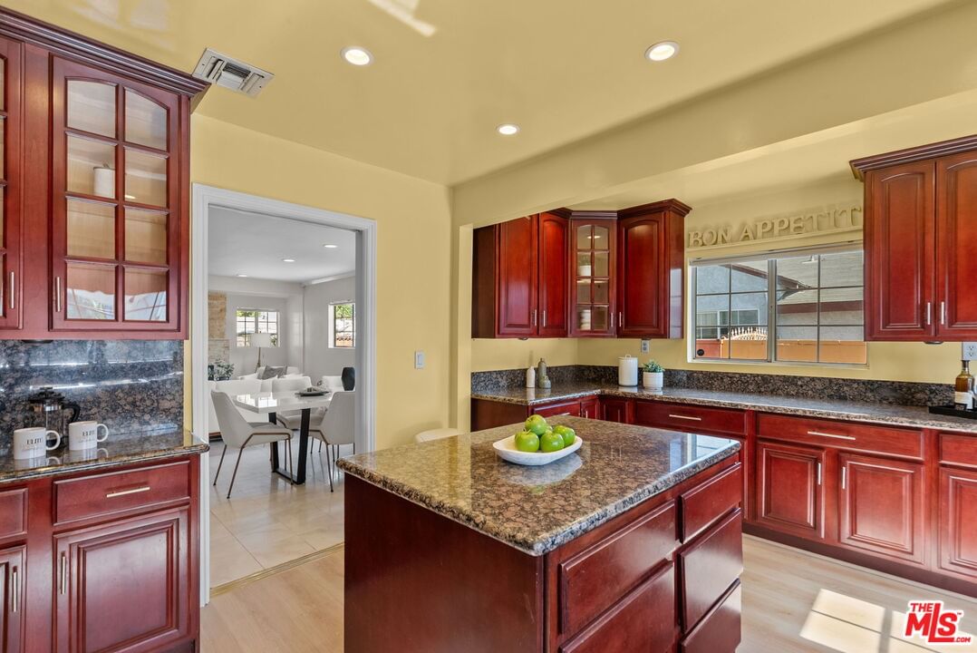 Willowcrest photo 21