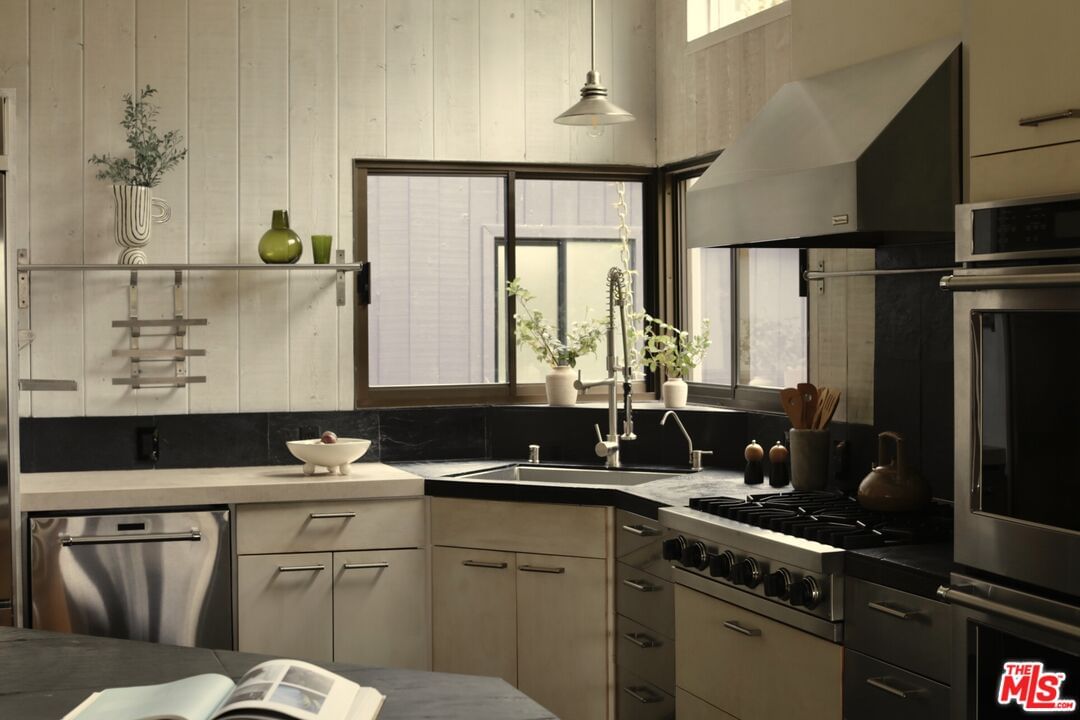 Sea Lane photo 8