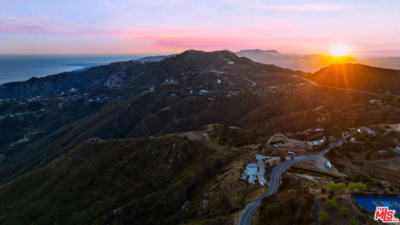 Saddle Peak photo 46