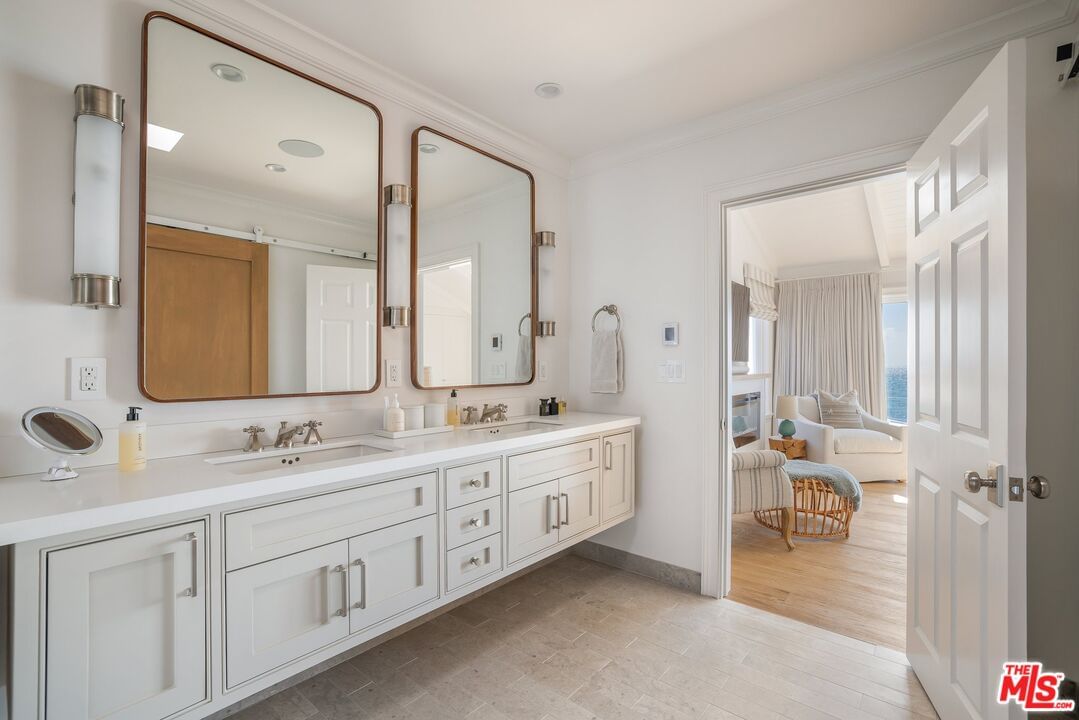 Malibu Cove Colony photo 15