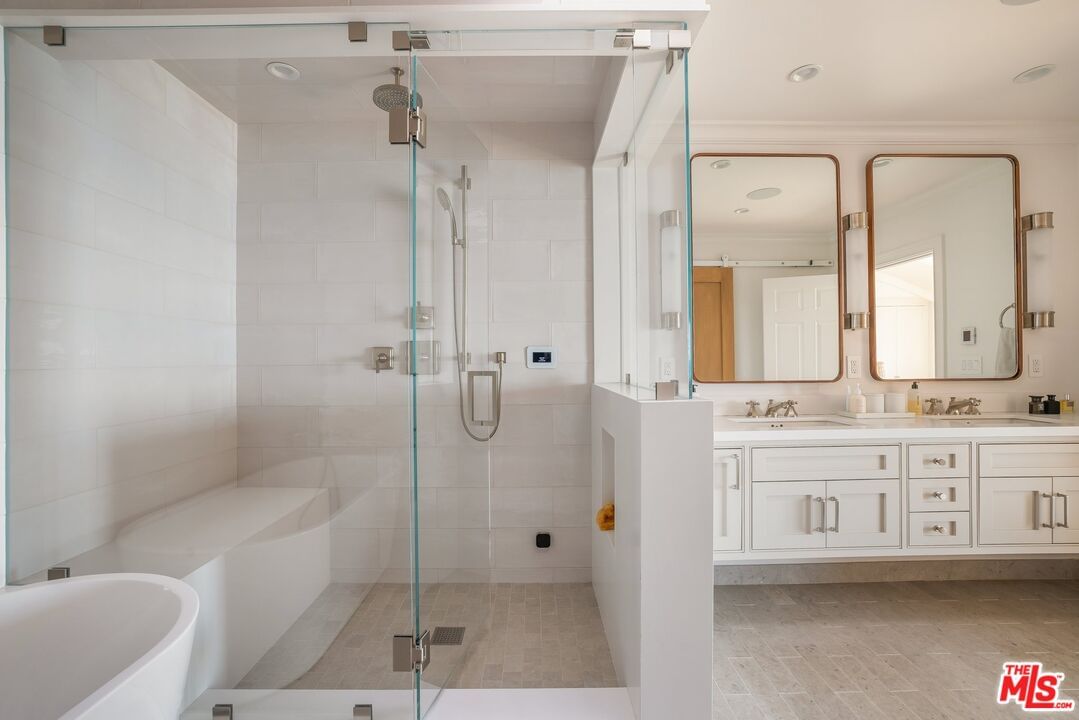 Malibu Cove Colony photo 16