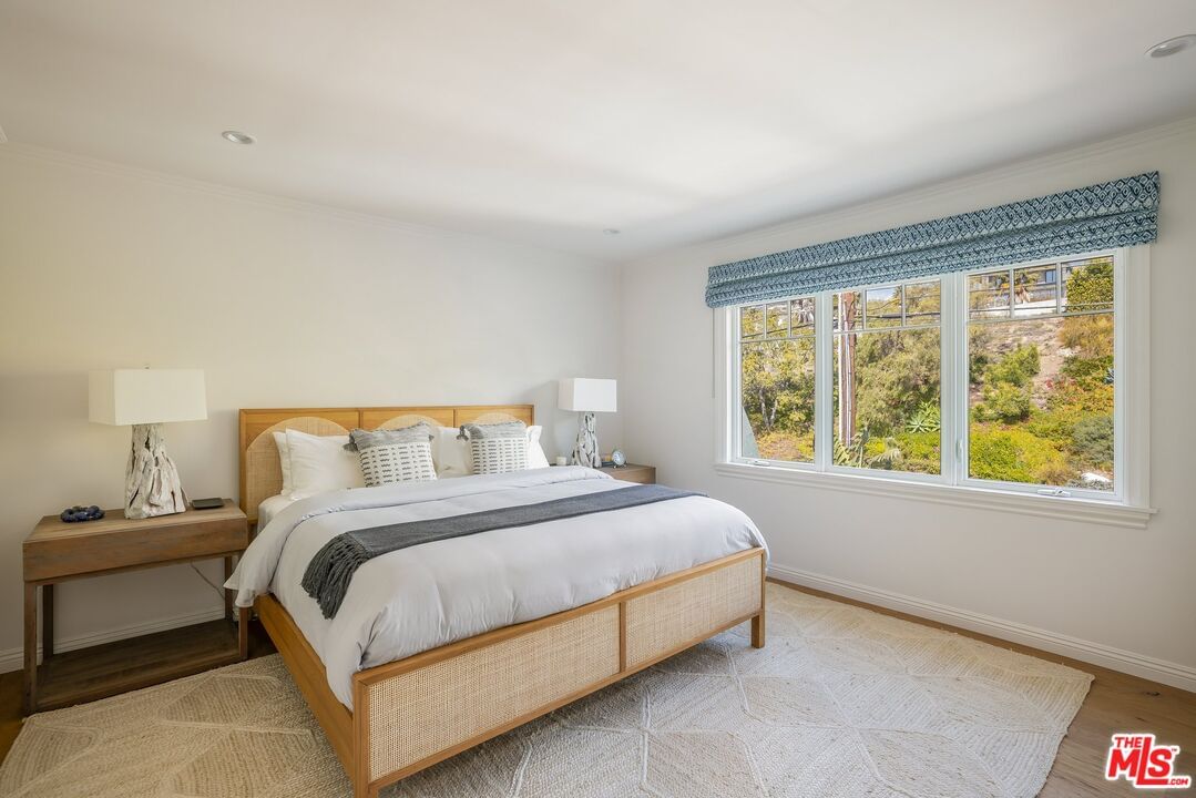 Malibu Cove Colony photo 24