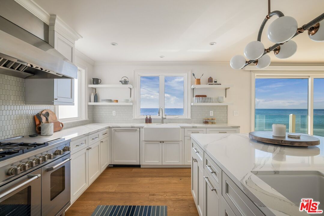 Malibu Cove Colony photo 9