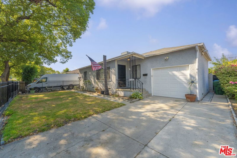 8056 Wakefield Ave