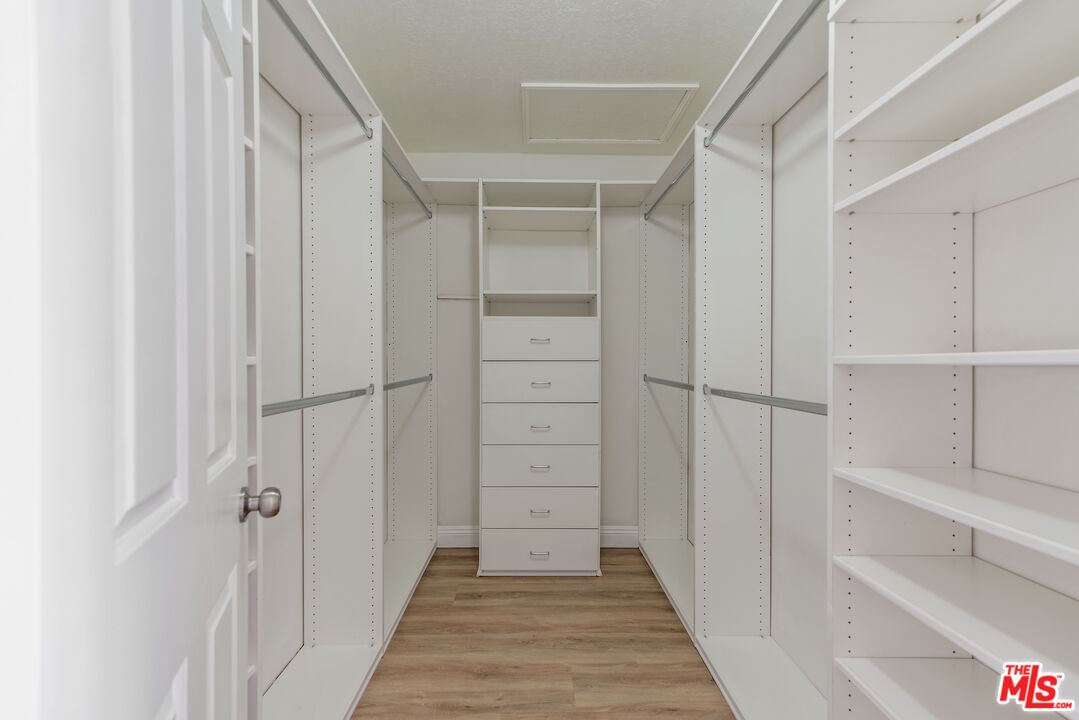 Passageway photo 21