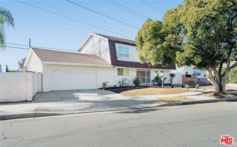 10521 Cedros Ave