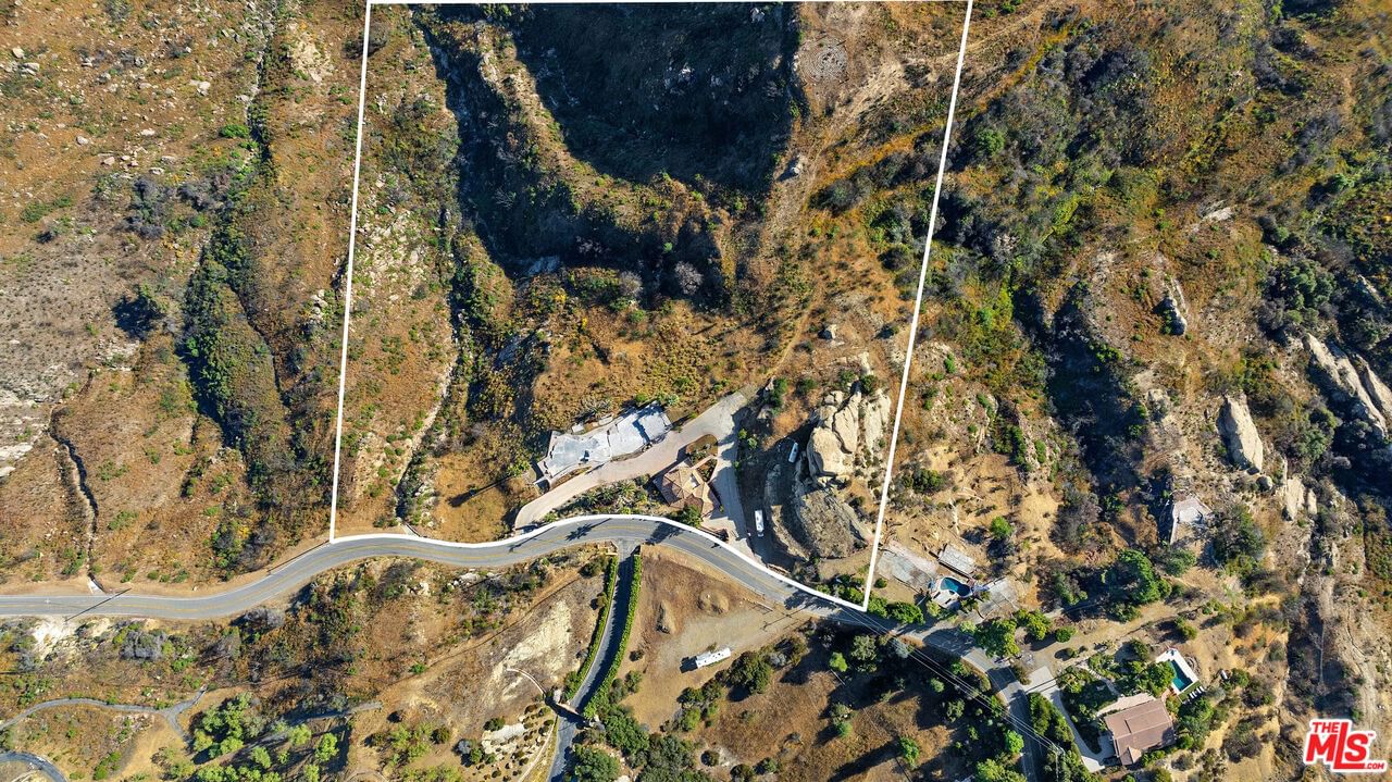Saddle Peak photo 40