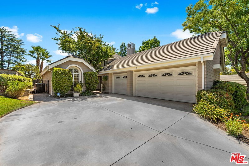26065 Bellis Dr