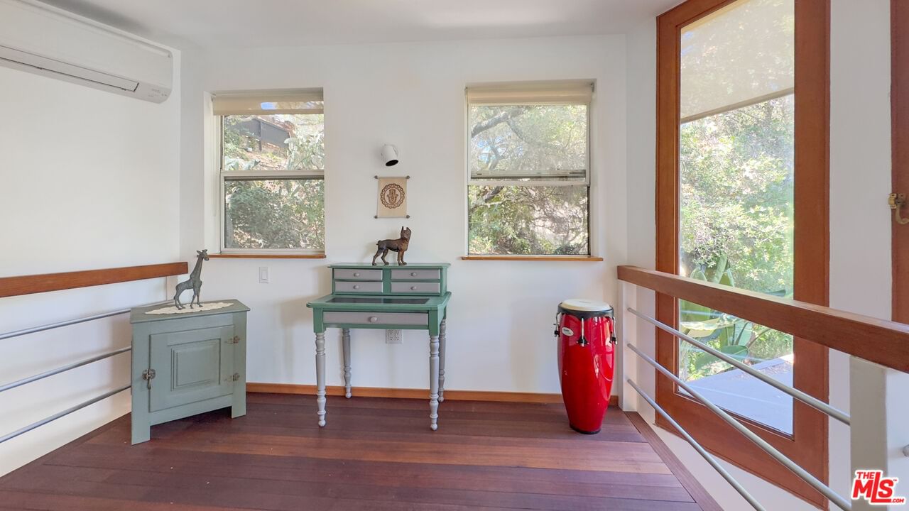 Cave Way photo 17