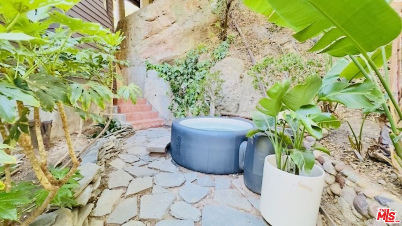 Cave Way photo 23