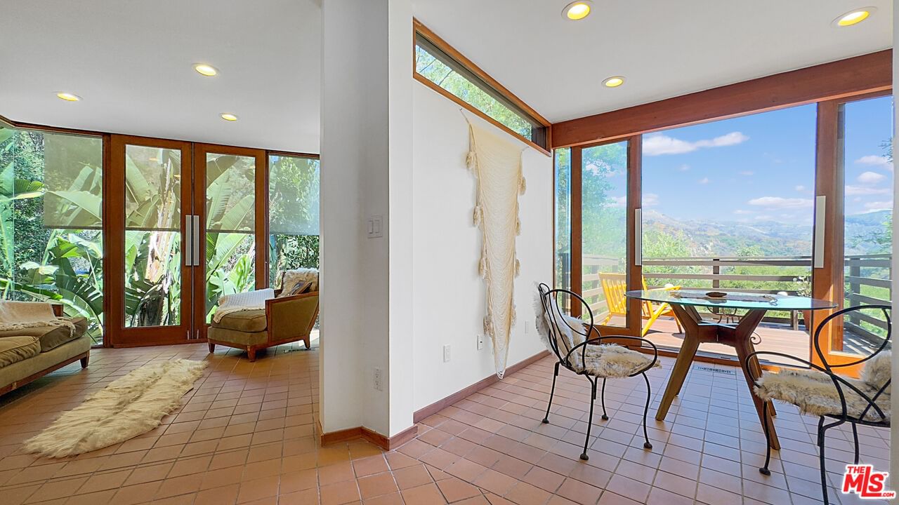 Cave Way photo 6