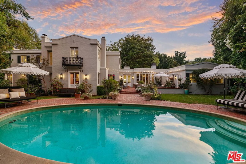 1110 Benedict Canyon Dr