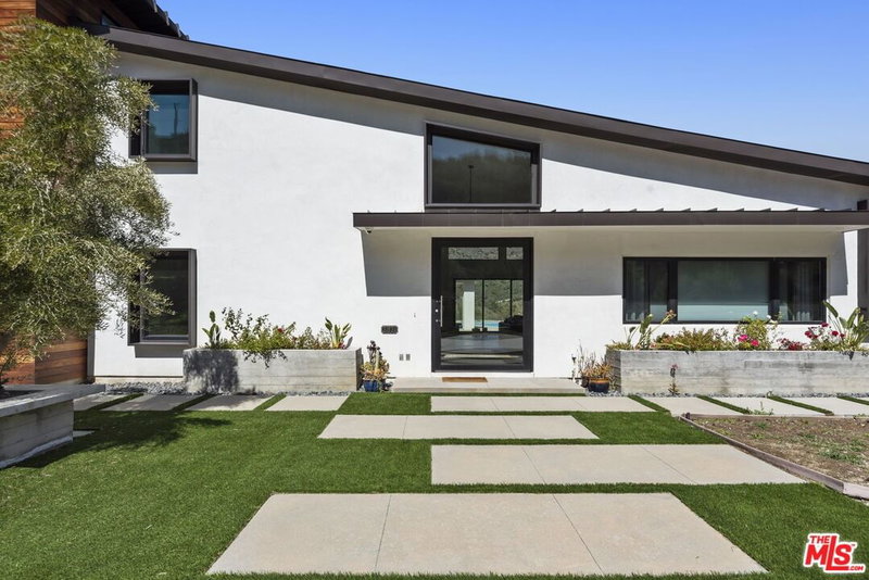31830 Lobo Canyon