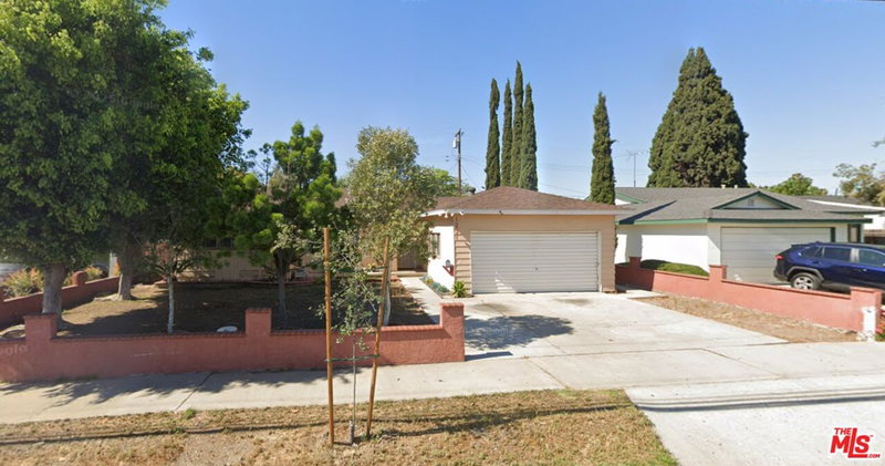 1231 Collins Ave