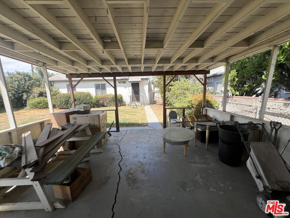 Vanowen photo 17