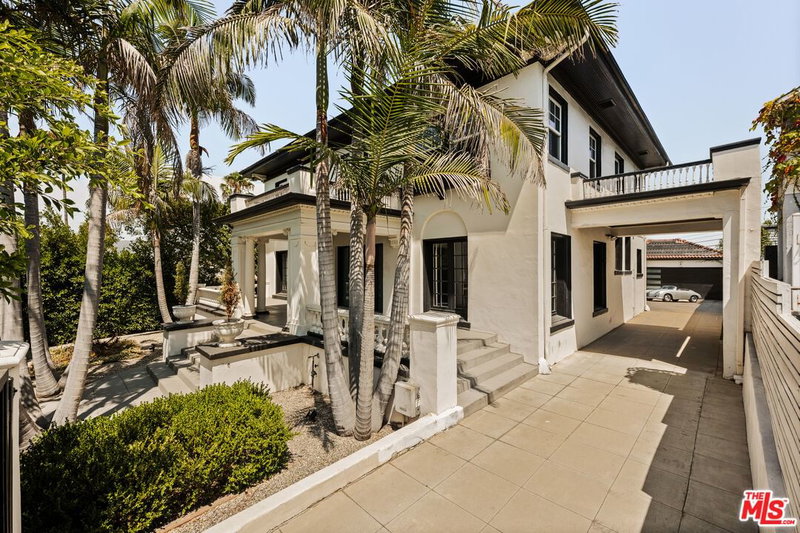 564 Normandie Ave