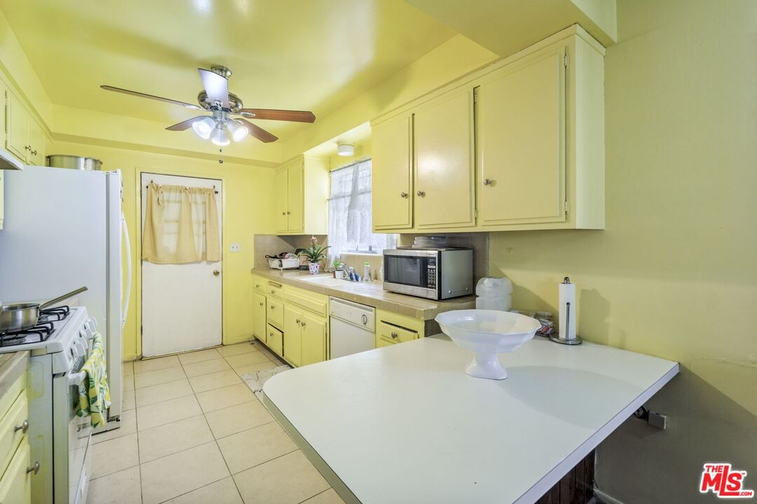 Manor photo 19