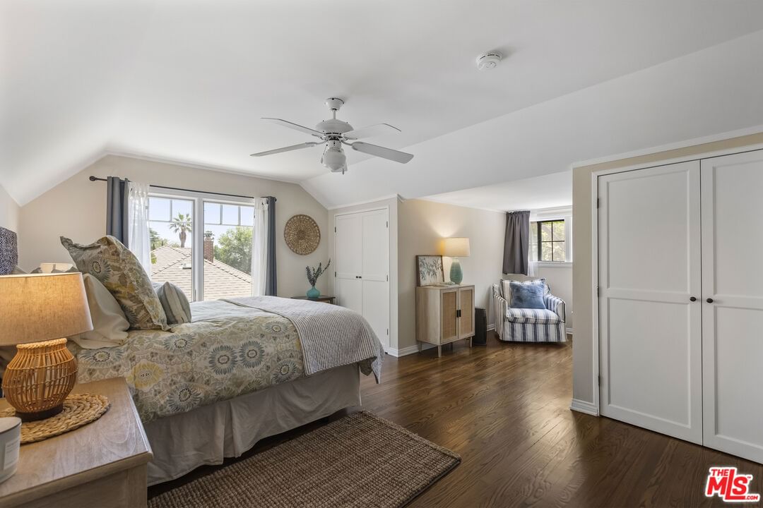 Altadena photo 17