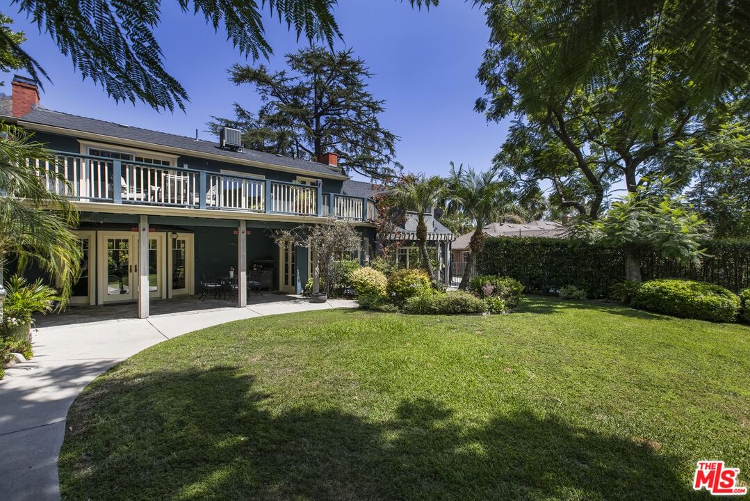Altadena photo 20